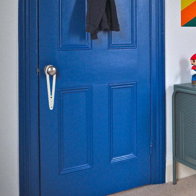 FlexiPaws™ Pet Door Holder